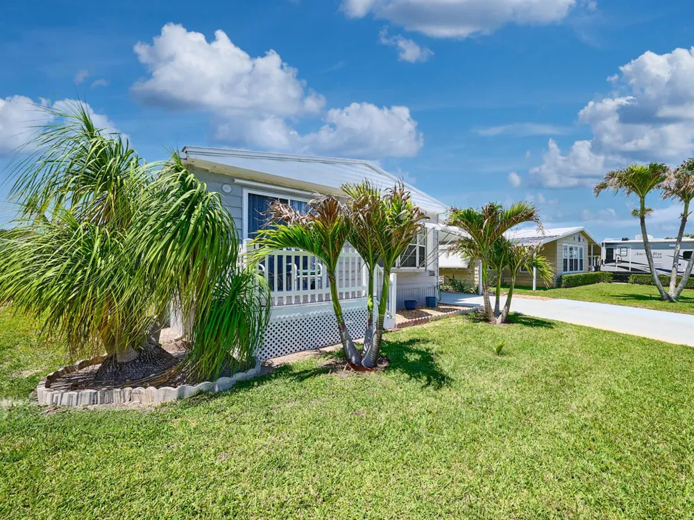 6977 SE Delegate Street Hobe Sound, FL 33455