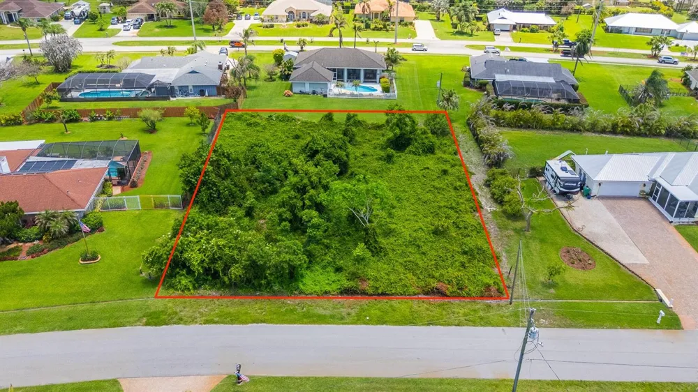 2012 SE Giffen Avenue Port St. Lucie, FL 34952