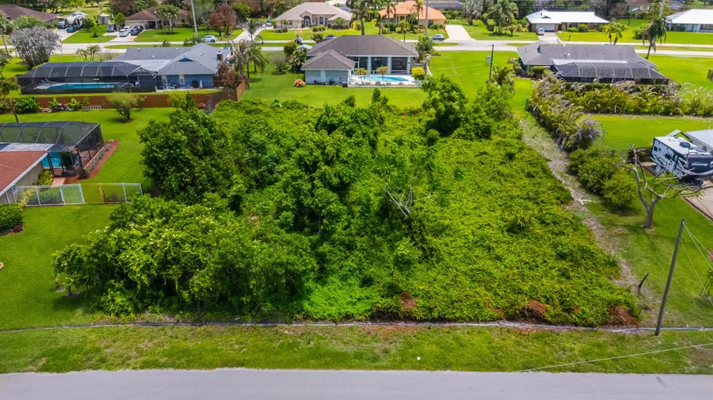 2012 SE Giffen Avenue Port St. Lucie, FL 34952