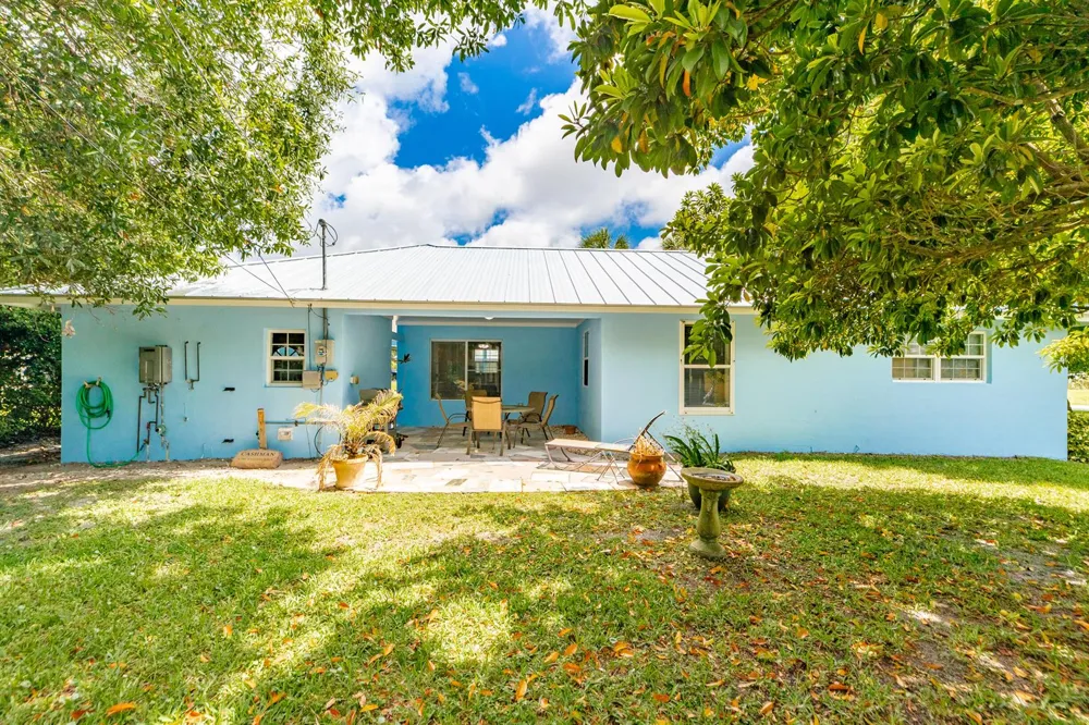 1425 20th Avenue Vero Beach, FL 32960