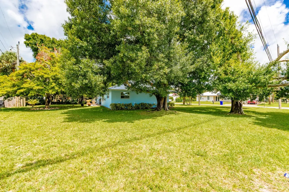 1425 20th Avenue Vero Beach, FL 32960