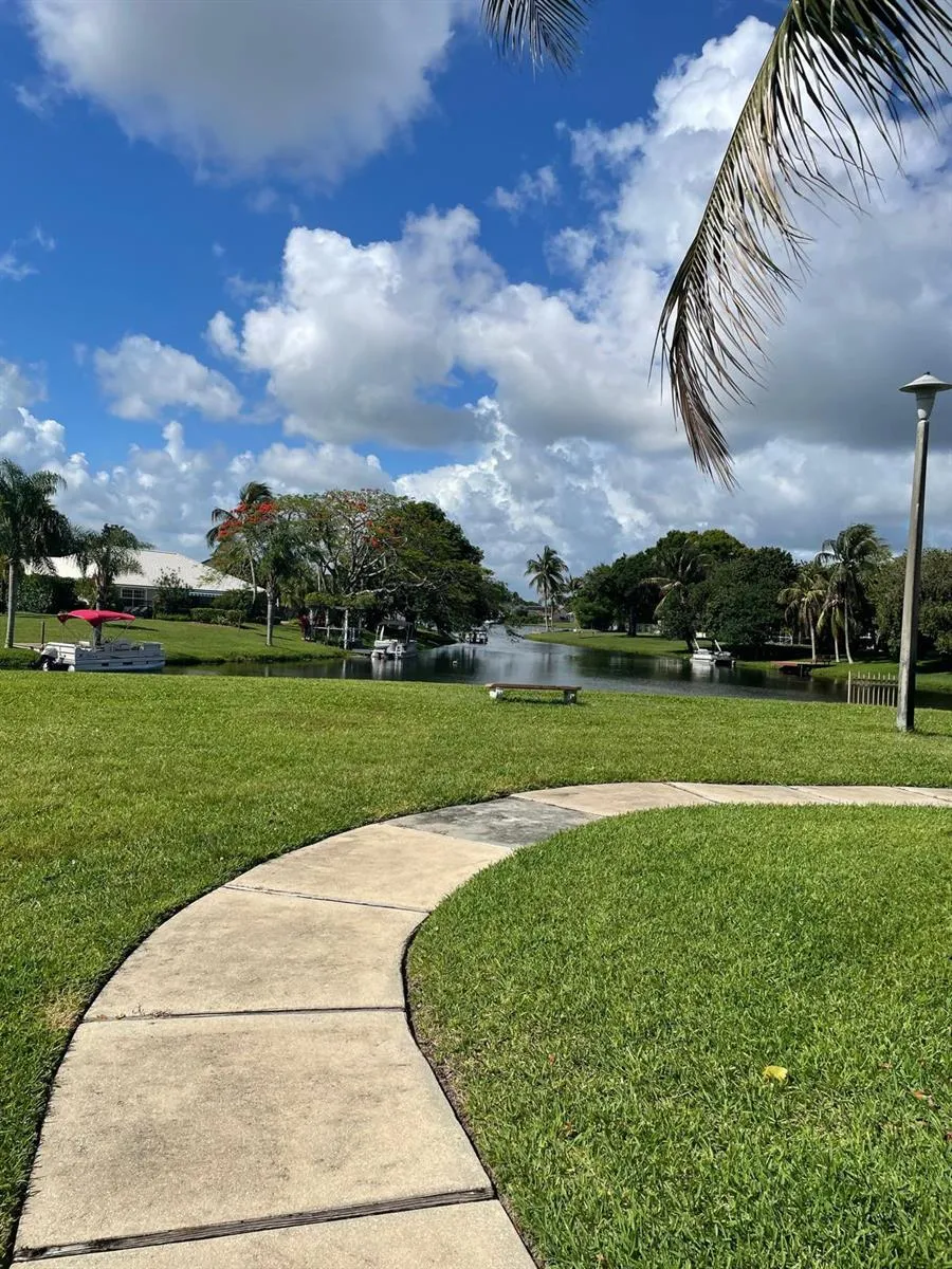 12726 Spinnaker Lane Wellington, FL 33414