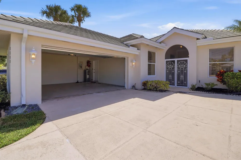 7756 SE Bay Cedar Circle Hobe Sound, FL 33455