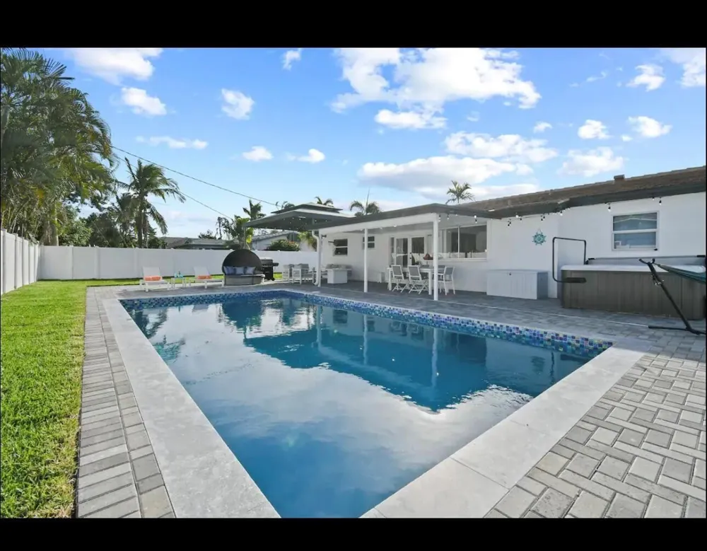 5040 NE 22nd Avenue Lighthouse Point, FL 33064