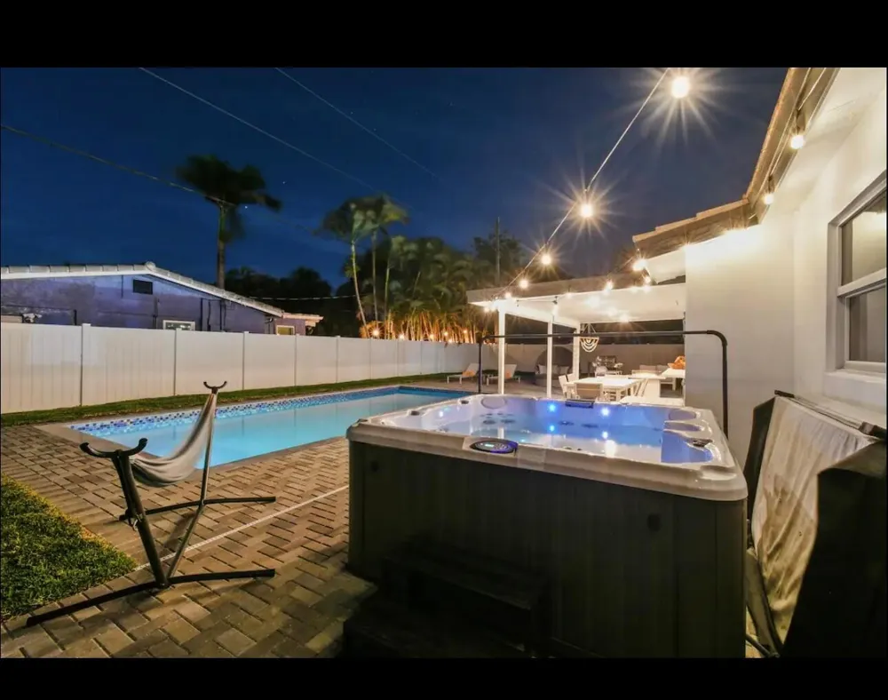 5040 NE 22nd Avenue Lighthouse Point, FL 33064