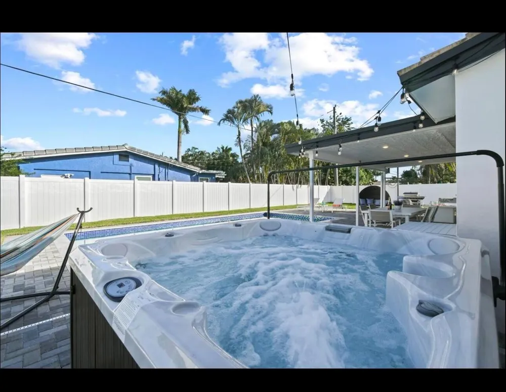 5040 NE 22nd Avenue Lighthouse Point, FL 33064