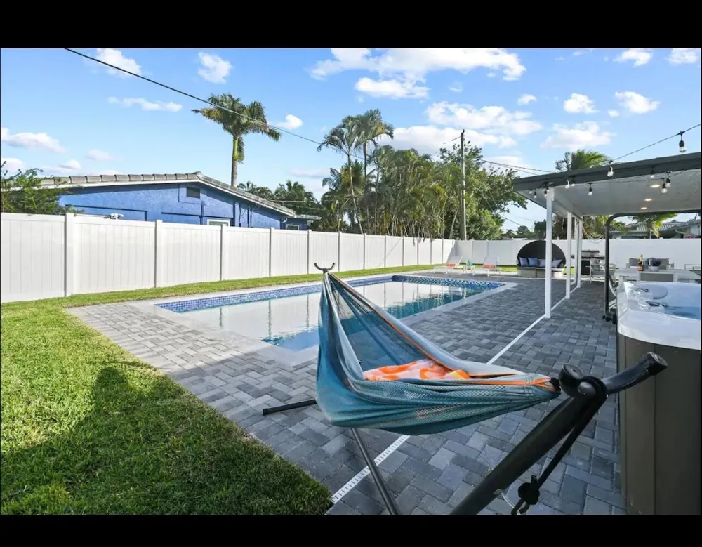 5040 NE 22nd Avenue Lighthouse Point, FL 33064