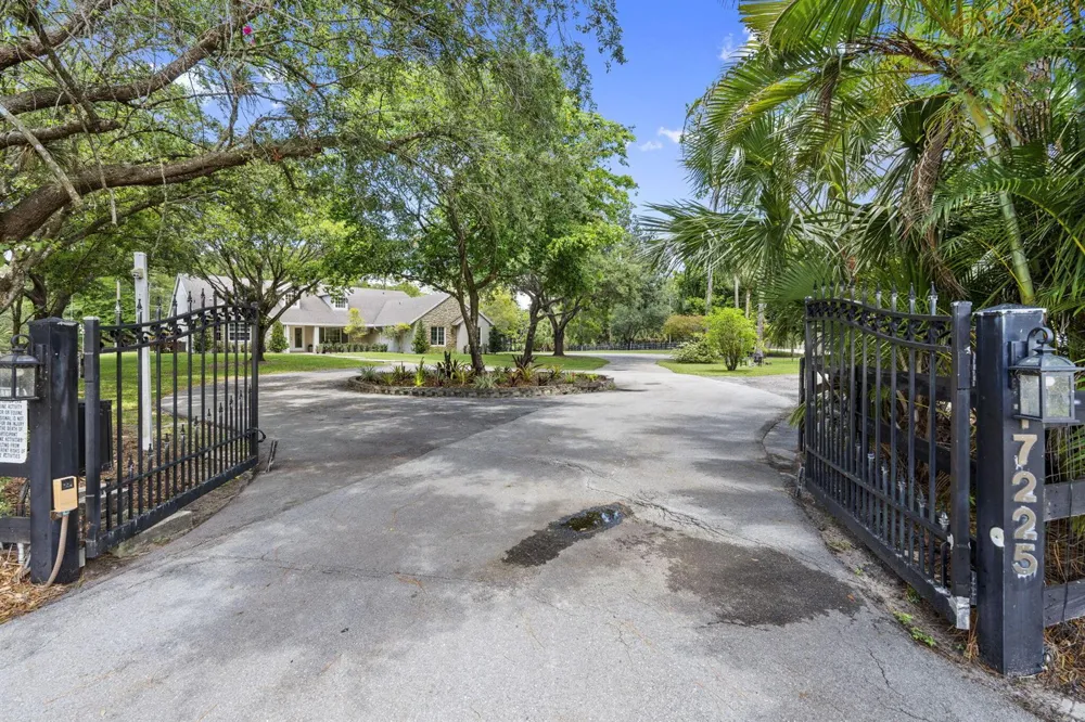 17225 Mare Lane Loxahatchee, FL 33470