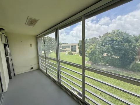 32 Kingswood B