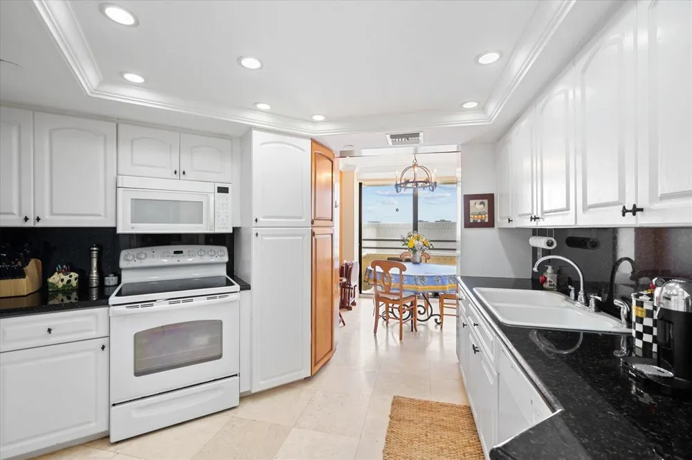 3560 S Ocean Boulevard #909 South Palm Beach, FL 33480