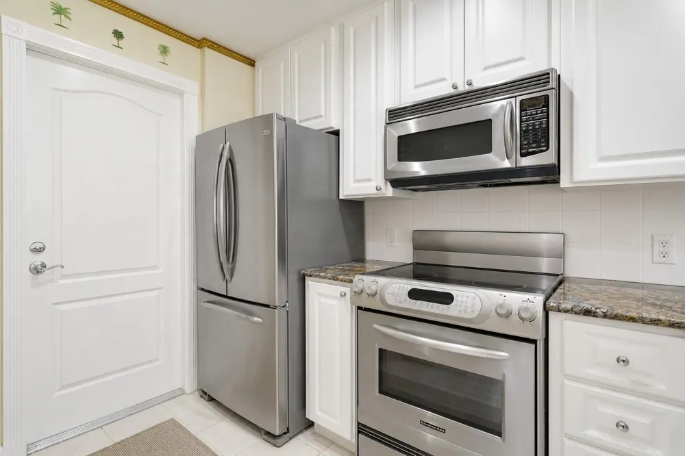 77 Laurel Oaks Circle Tequesta, FL 33469