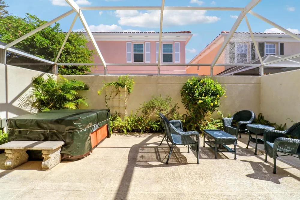 77 Laurel Oaks Circle Tequesta, FL 33469