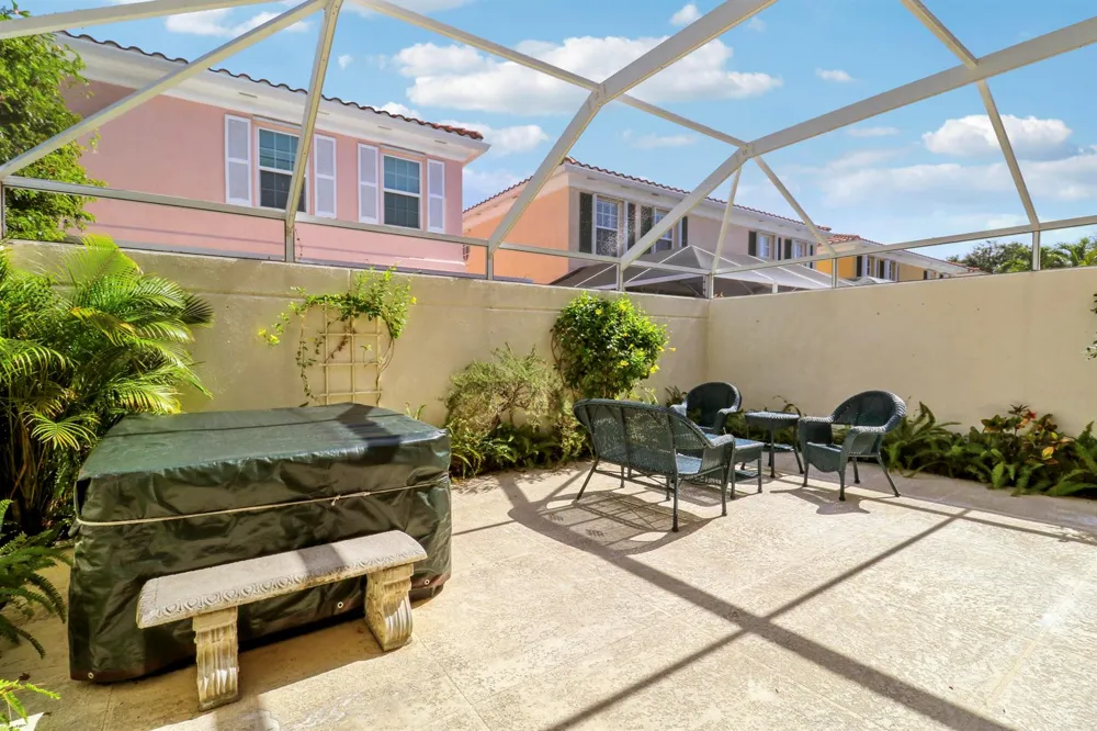 77 Laurel Oaks Circle Tequesta, FL 33469