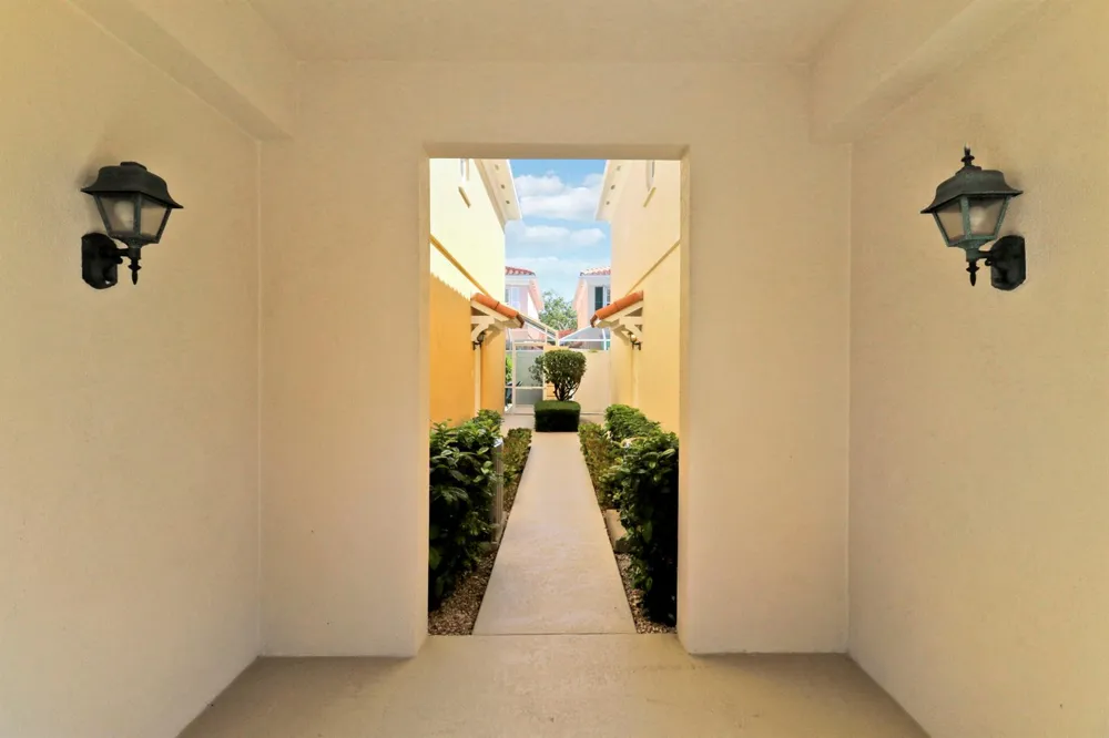 77 Laurel Oaks Circle Tequesta, FL 33469