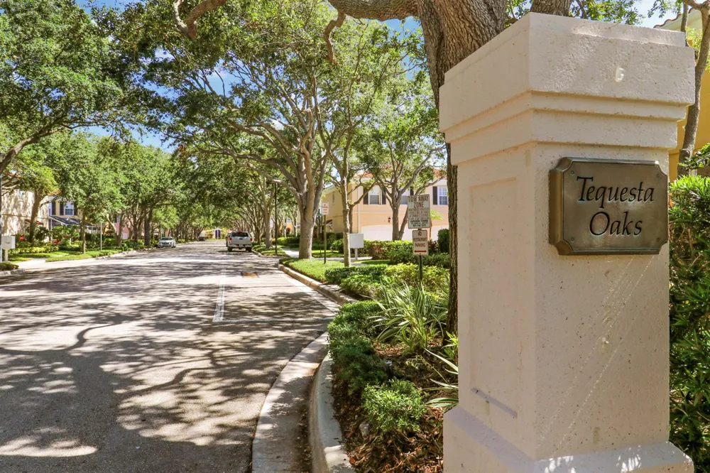77 Laurel Oaks Circle Tequesta, FL 33469