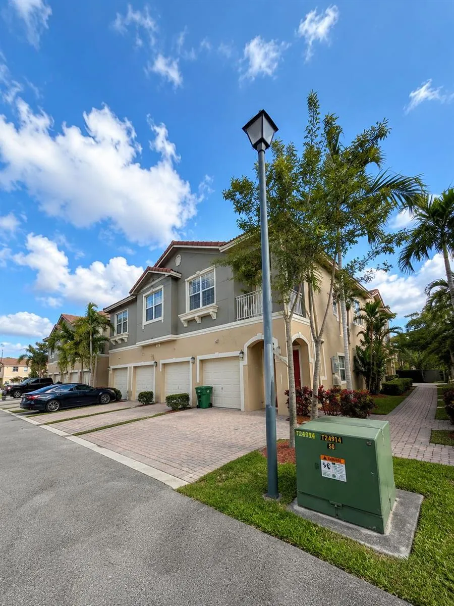 9064 Plymouth Place #9064 Tamarac, FL 33321