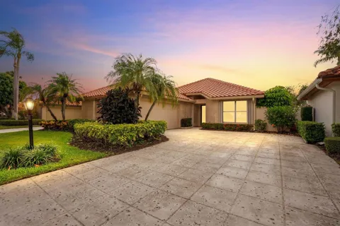 2735 SW Mariposa Circle