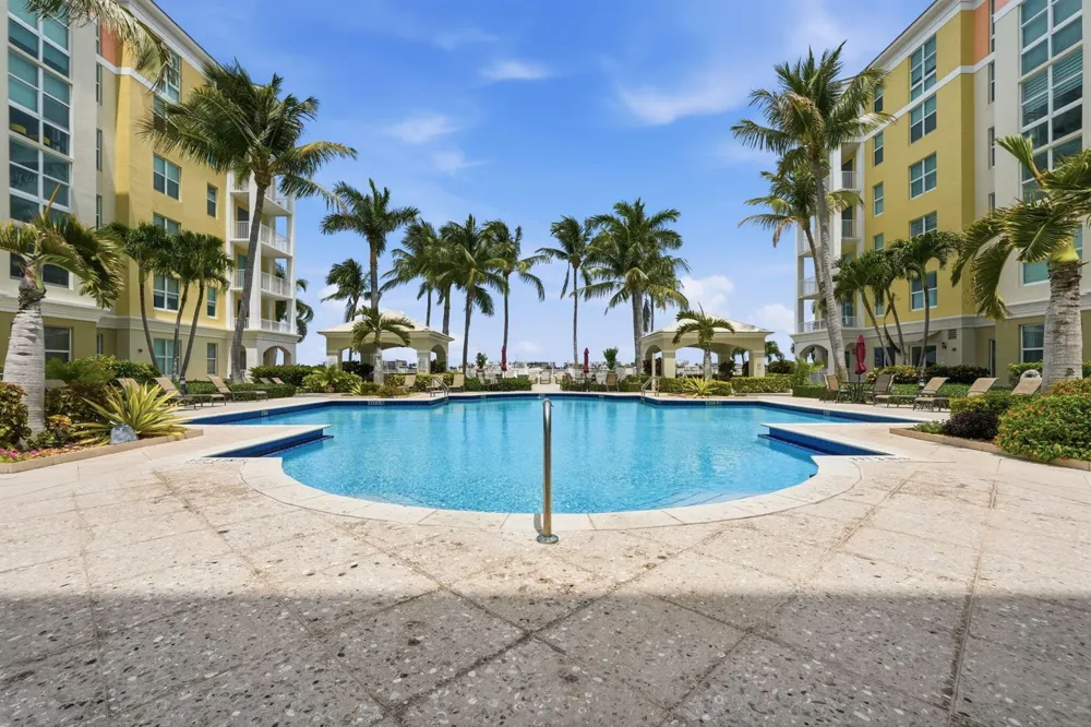 802 W Windward Way #304 Lantana, FL 33462