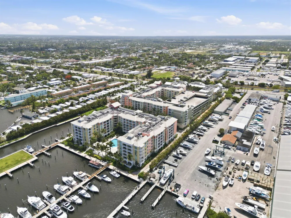 802 W Windward Way #304 Lantana, FL 33462