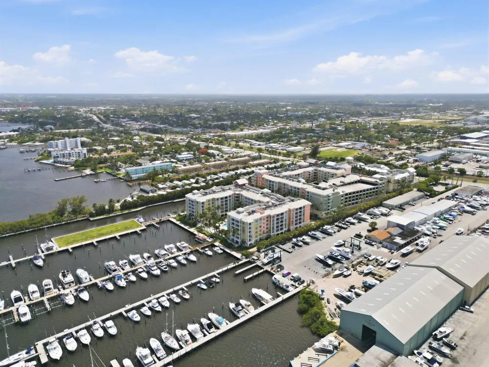 802 W Windward Way #304 Lantana, FL 33462