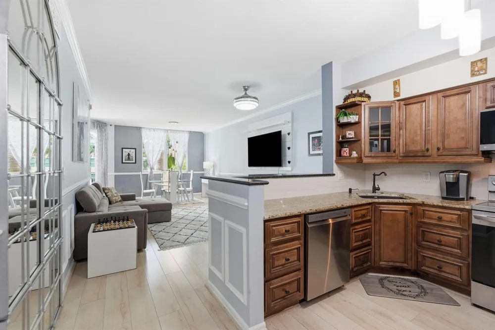 802 W Windward Way #304 Lantana, FL 33462