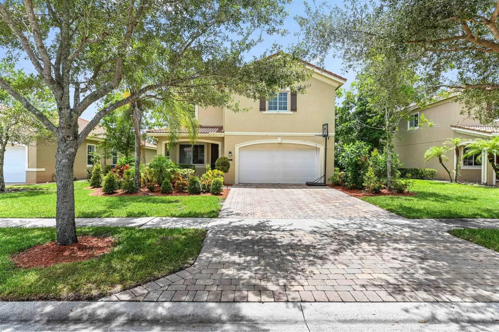 6819 Osage Circle West Palm Beach, FL 33413