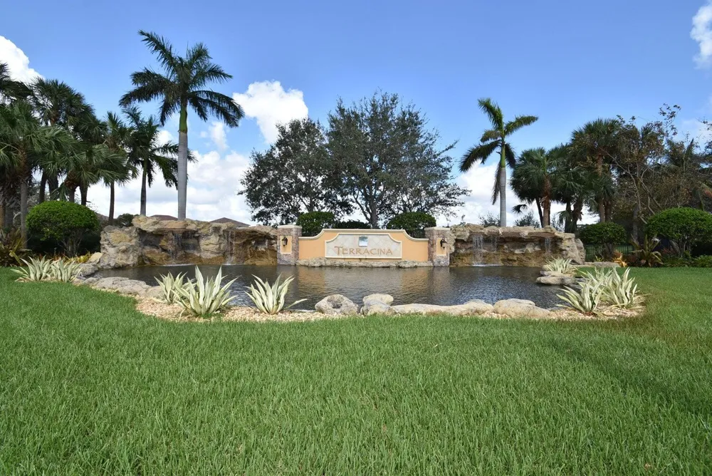 458 Cresta Circle West Palm Beach, FL 33413