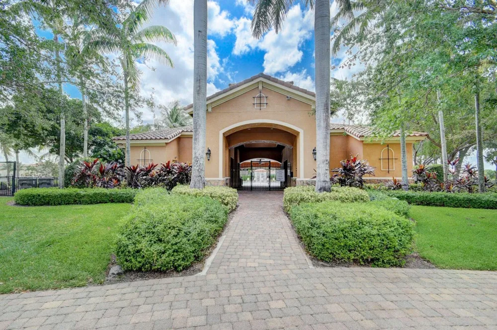 458 Cresta Circle West Palm Beach, FL 33413