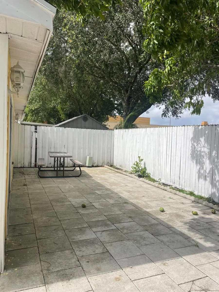 1534 Royal Forest Court West Palm Beach, FL 33406