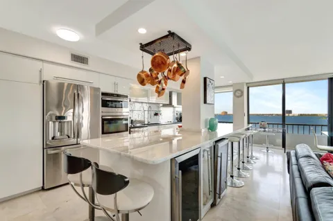 5550 Ocean Drive #10d