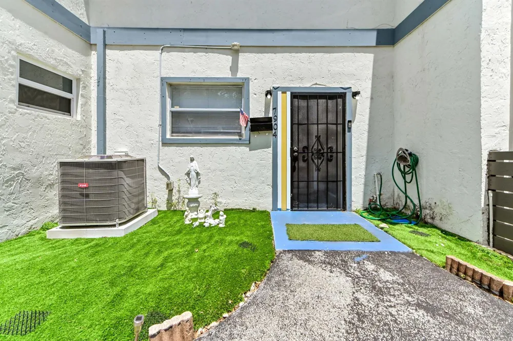7904 SW 8th Street North Lauderdale, FL 33068