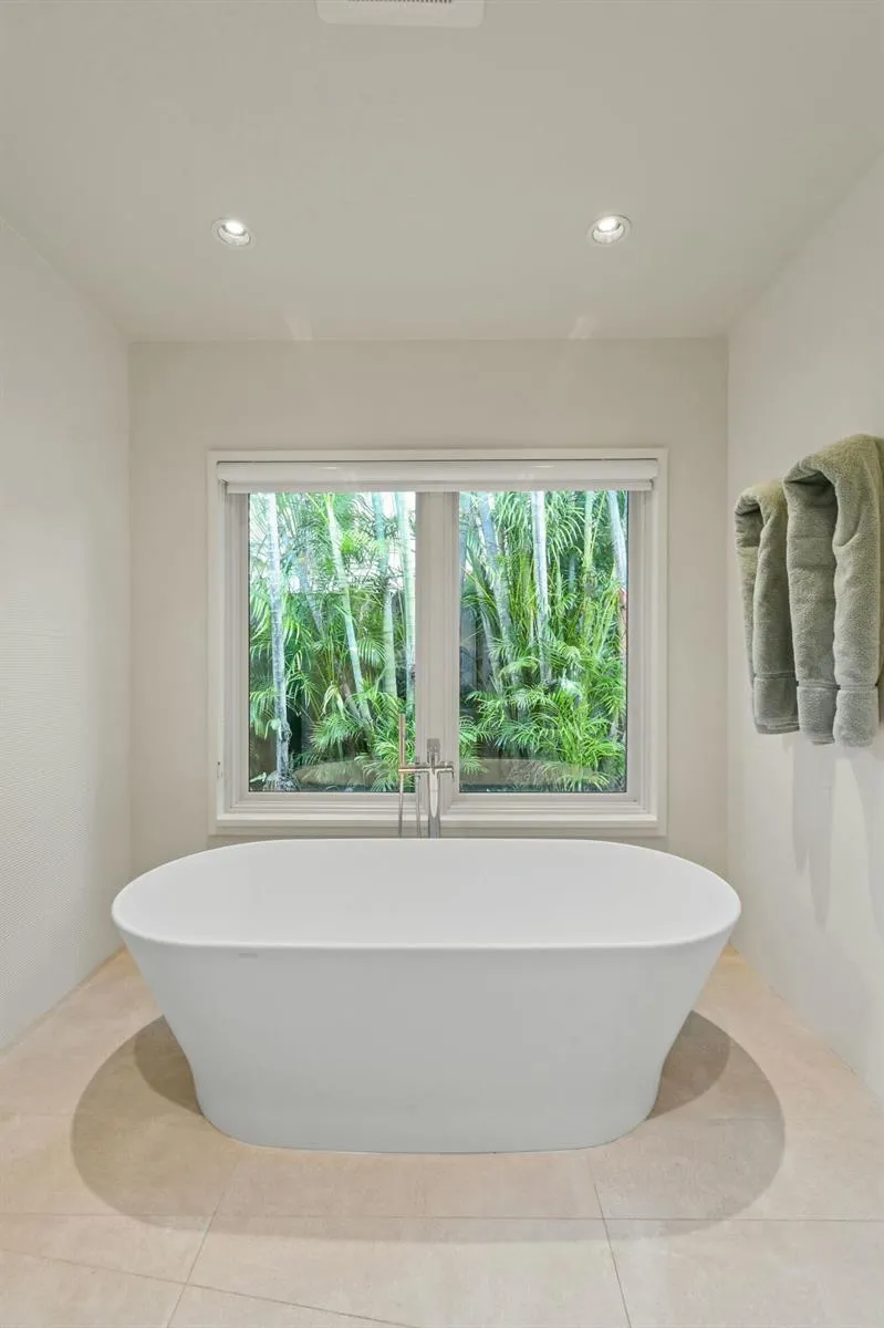 170 Beacon Lane Jupiter Inlet Colony, FL 33469