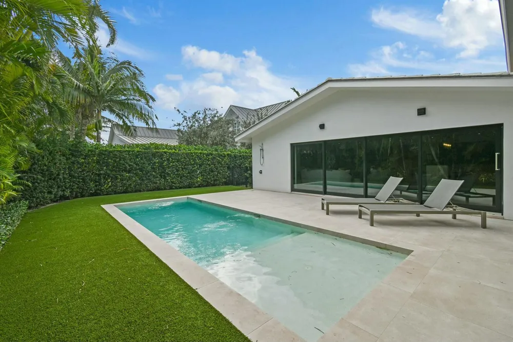 170 Beacon Lane Jupiter Inlet Colony, FL 33469