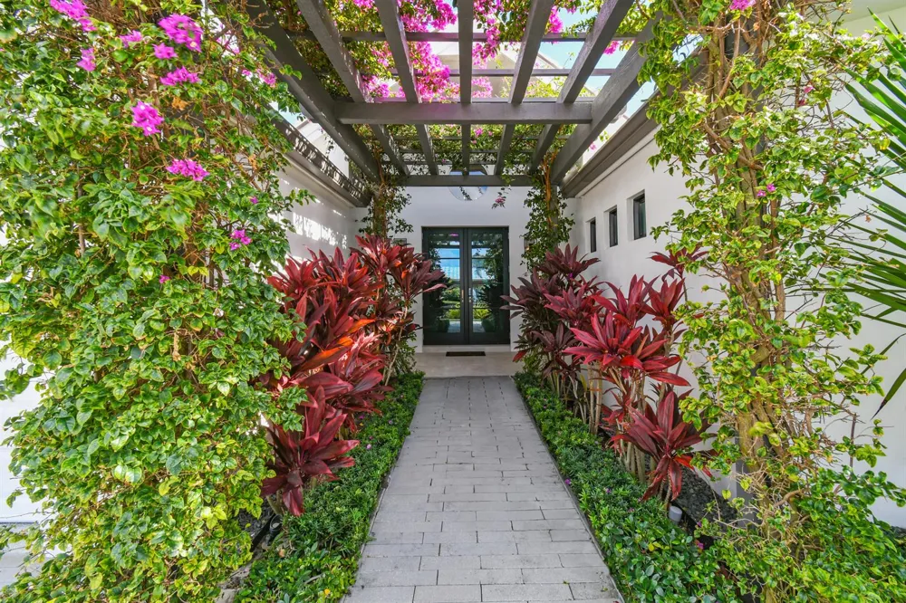 170 Beacon Lane Jupiter Inlet Colony, FL 33469