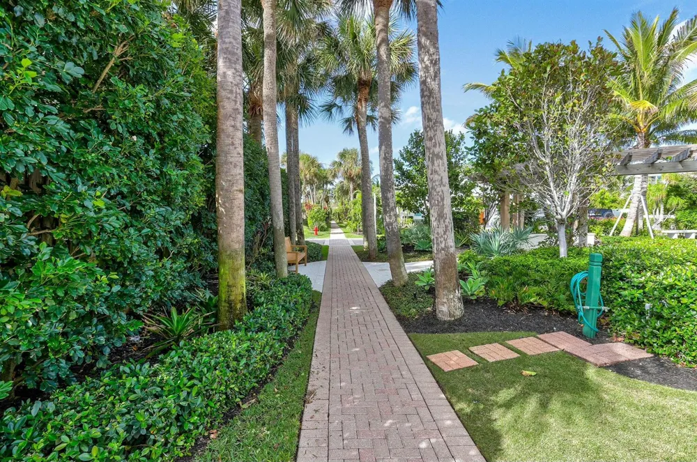 170 Beacon Lane Jupiter Inlet Colony, FL 33469