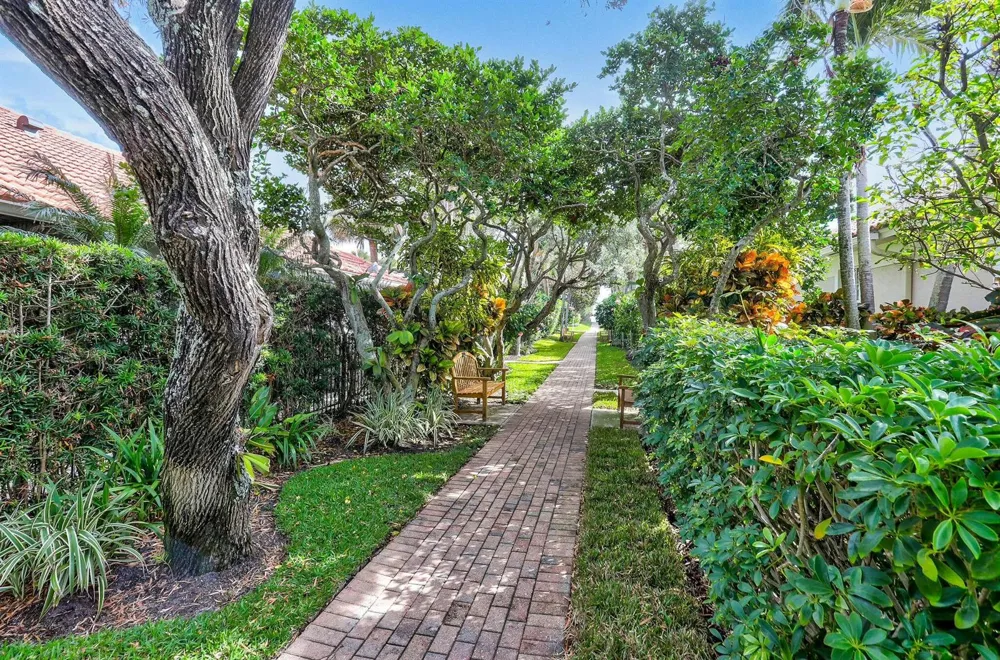 170 Beacon Lane Jupiter Inlet Colony, FL 33469