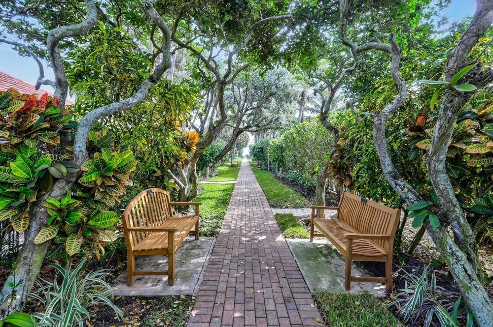 170 Beacon Lane Jupiter Inlet Colony, FL 33469