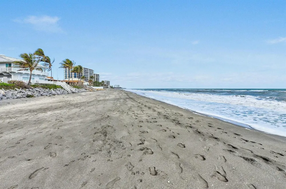 170 Beacon Lane Jupiter Inlet Colony, FL 33469
