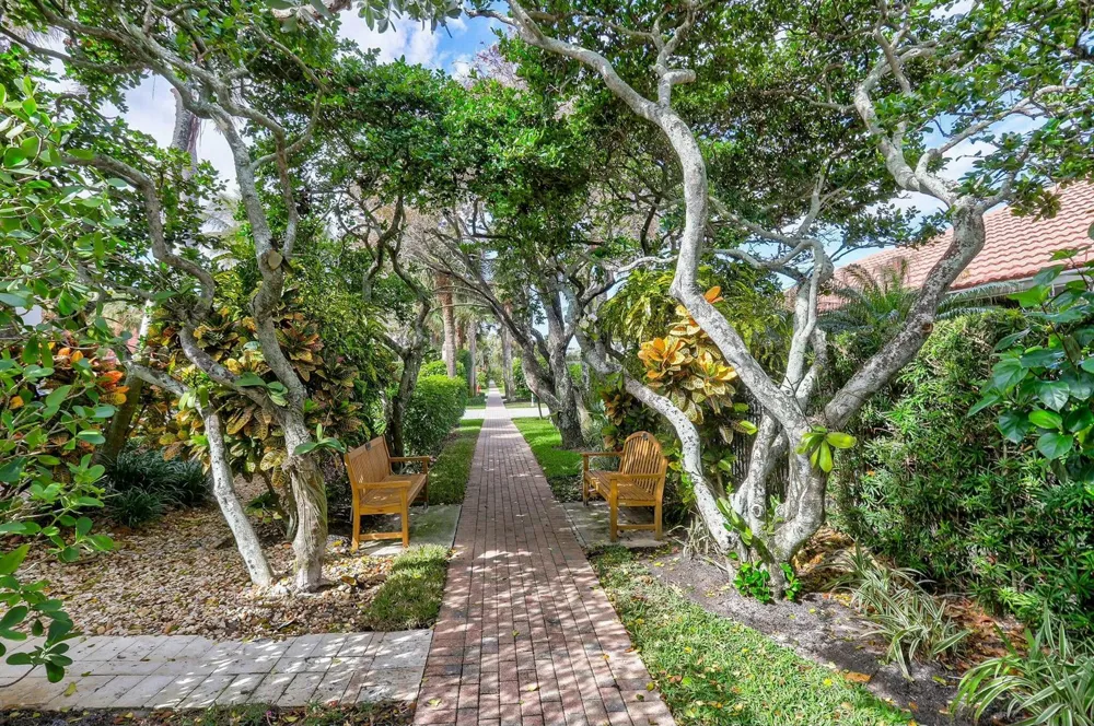 170 Beacon Lane Jupiter Inlet Colony, FL 33469