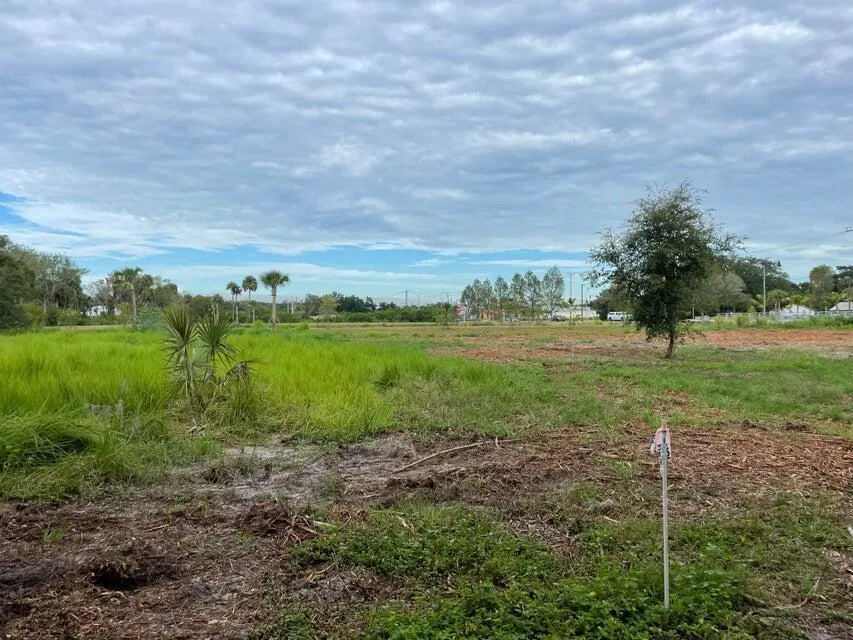 2083 W Midway Road Fort Pierce, FL 34981