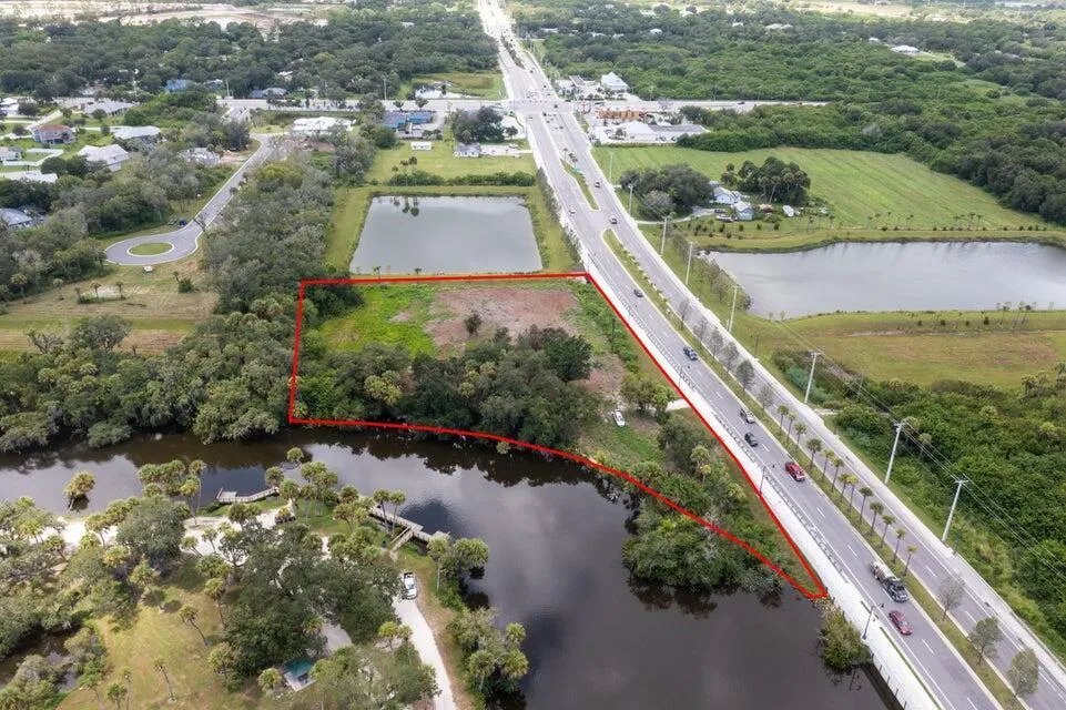 2083 W Midway Road Fort Pierce, FL 34981
