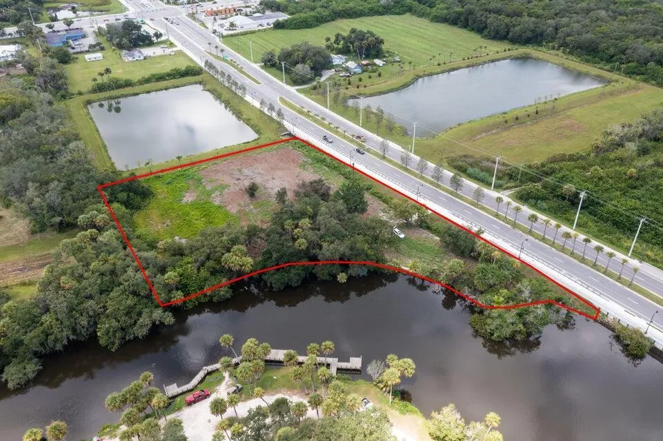2083 W Midway Road Fort Pierce, FL 34981