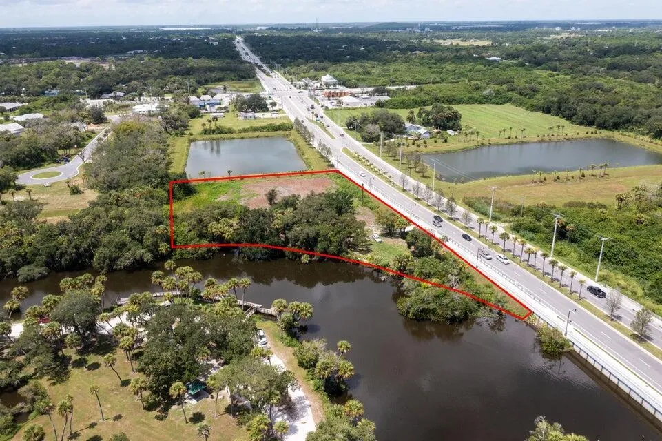 2083 W Midway Road Fort Pierce, FL 34981