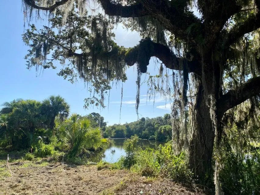 2083 W Midway Road Fort Pierce, FL 34981