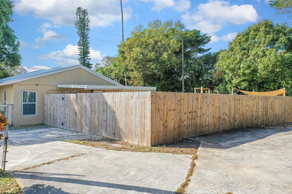 1002 Avenue E E Fort Pierce, FL 34950