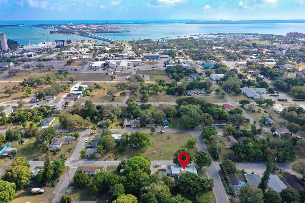 1002 Avenue E E Fort Pierce, FL 34950