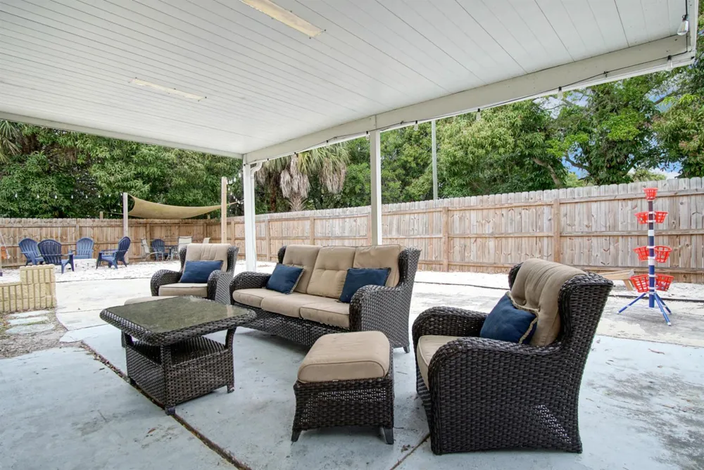 1002 Avenue E E Fort Pierce, FL 34950