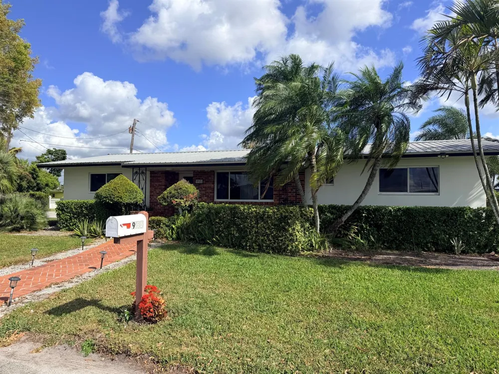 955 NW 4th St Street Belle Glade, FL 33430