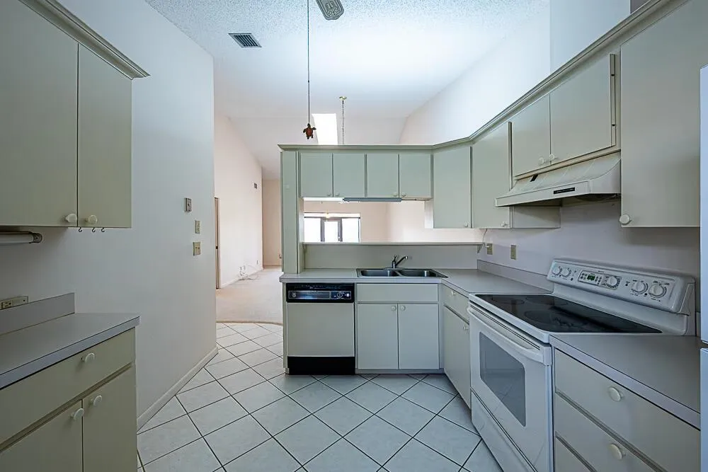 7667 SE Sugar Sand Circle Hobe Sound, FL 33455