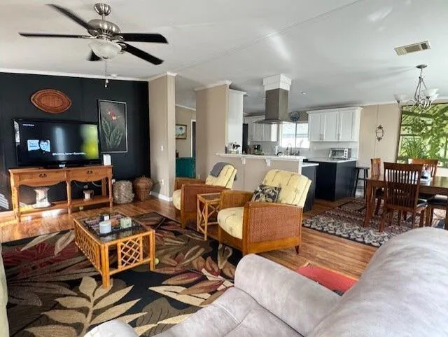 6927 SE Delegate Street Hobe Sound, FL 33455